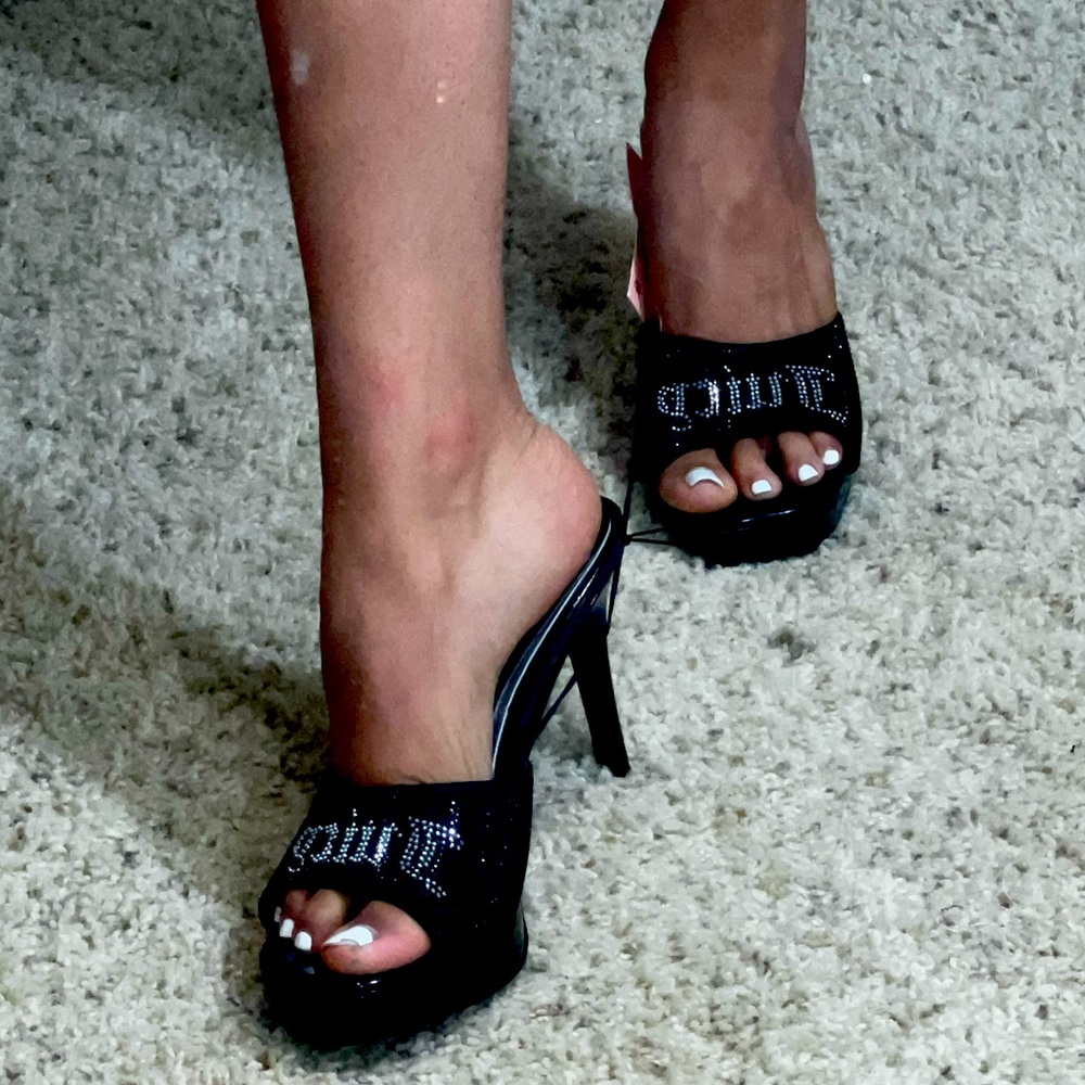 Juicy Couture bedazzled pumps in black Y2K design